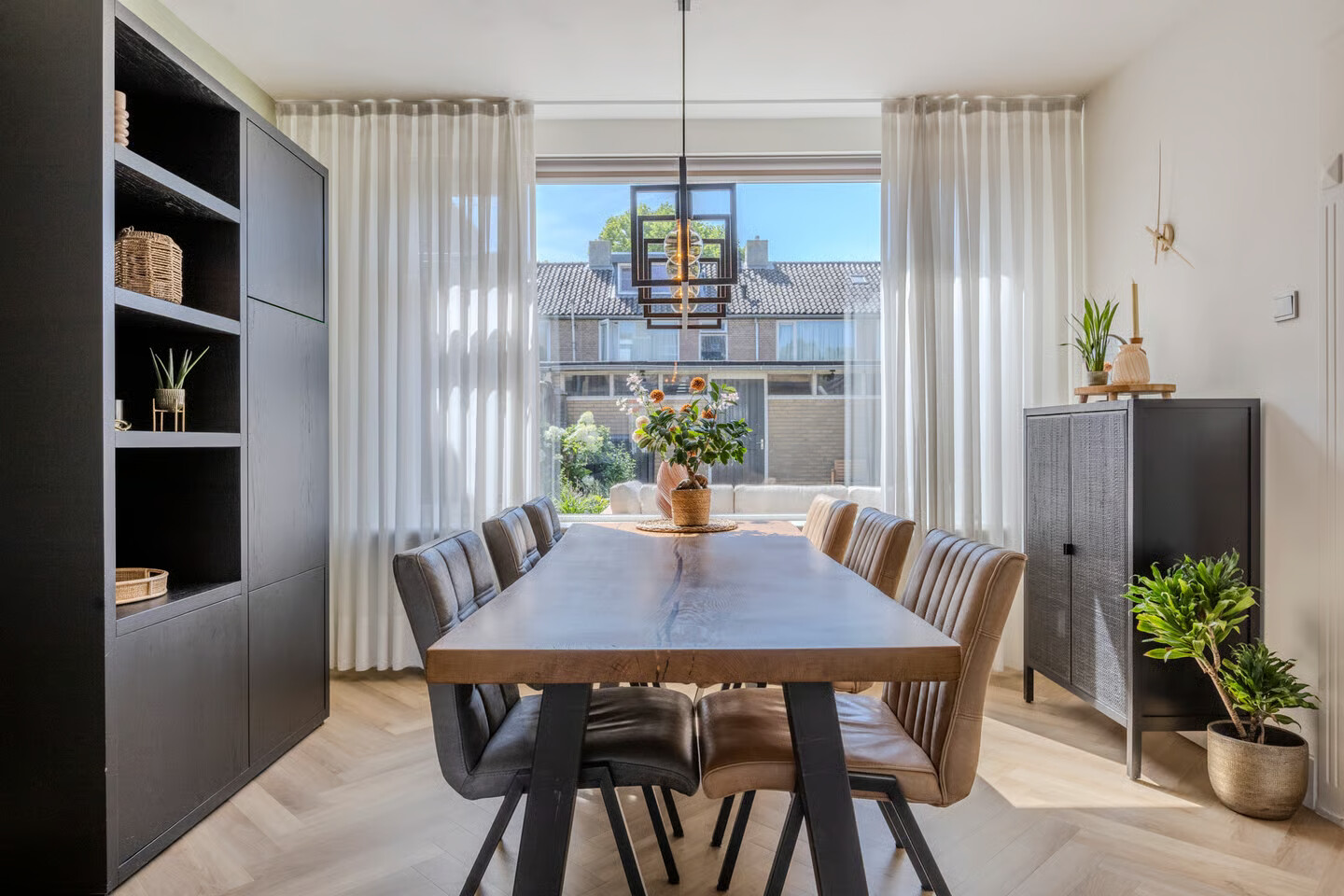 Hoekwoning te koop: Dr. Donker Curtiusstraat 6, Waalwijk