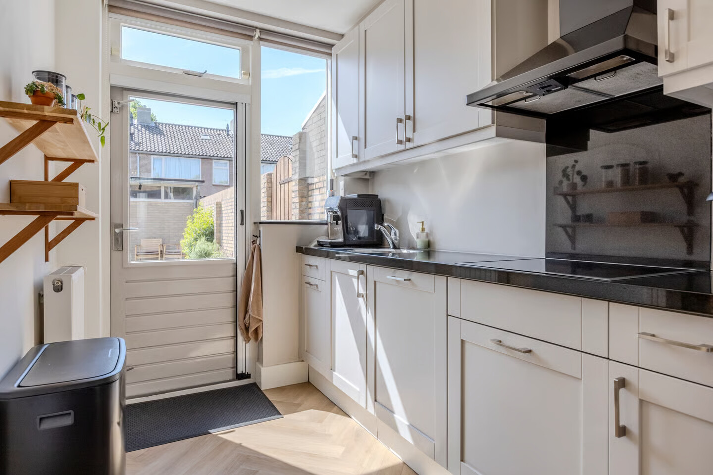 Hoekwoning te koop: Dr. Donker Curtiusstraat 6, Waalwijk