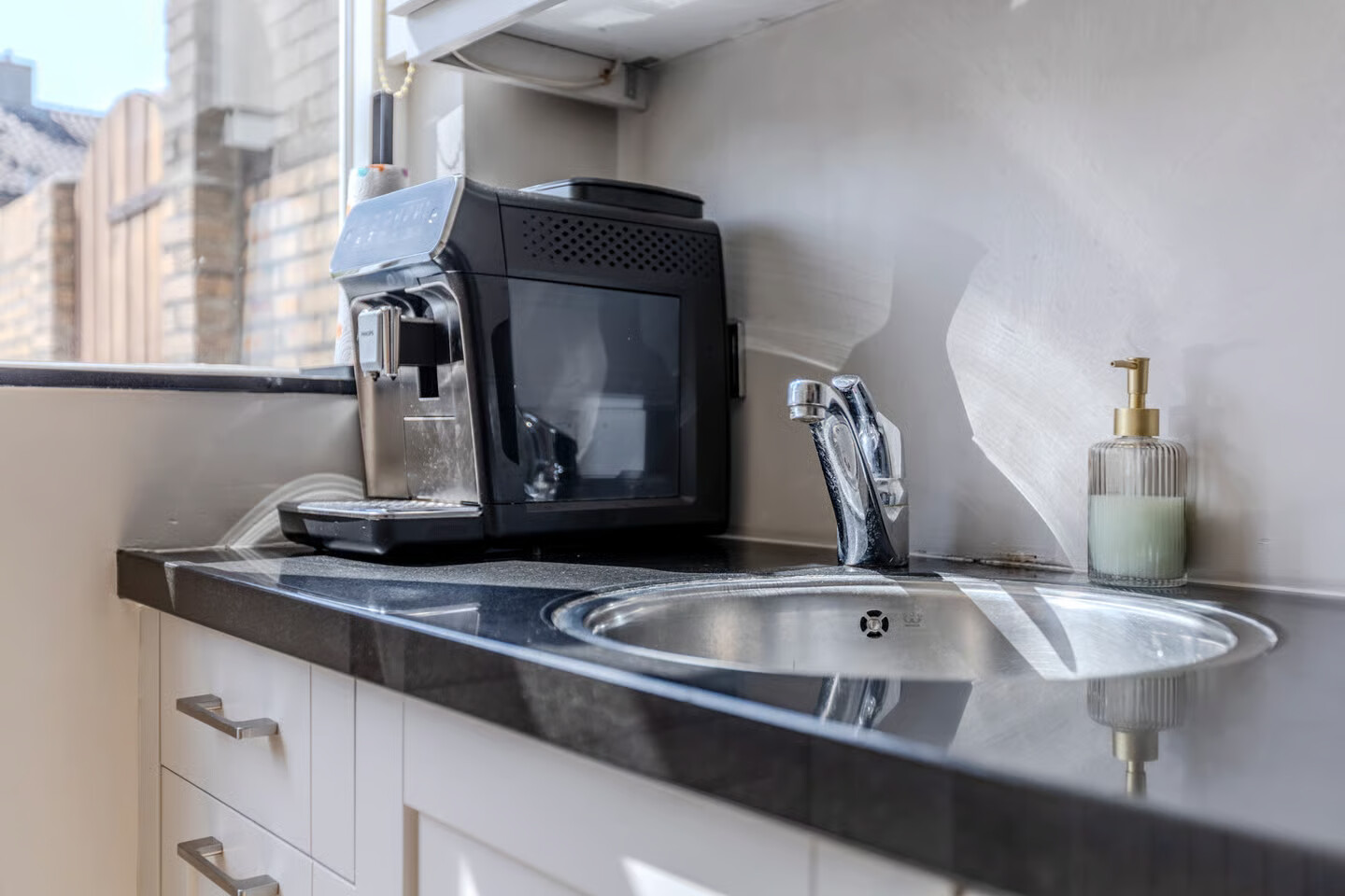 Hoekwoning te koop: Dr. Donker Curtiusstraat 6, Waalwijk