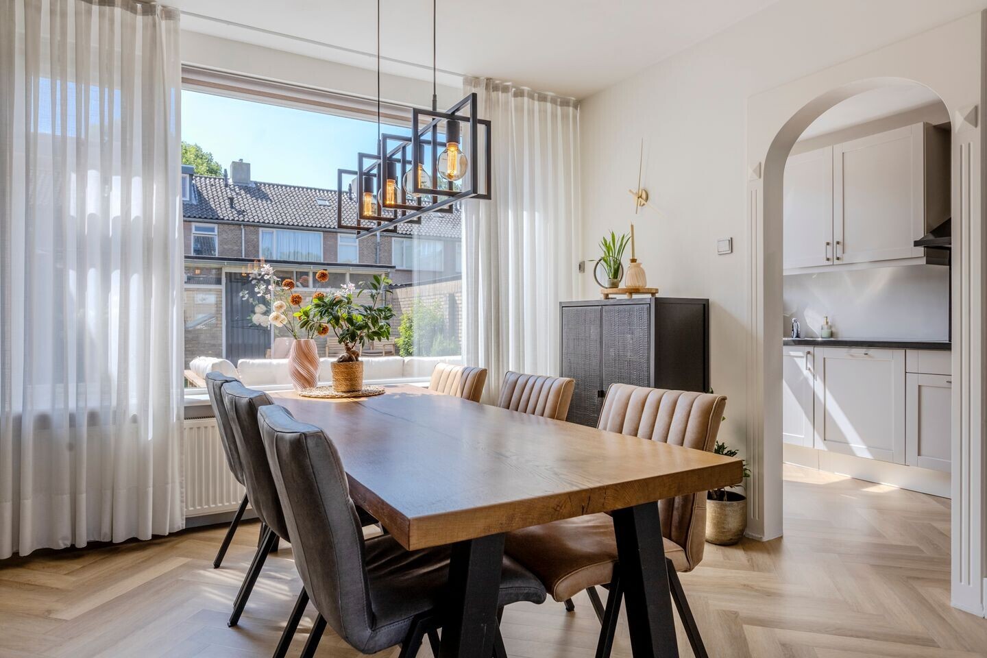 Hoekwoning te koop: Dr. Donker Curtiusstraat 6, Waalwijk