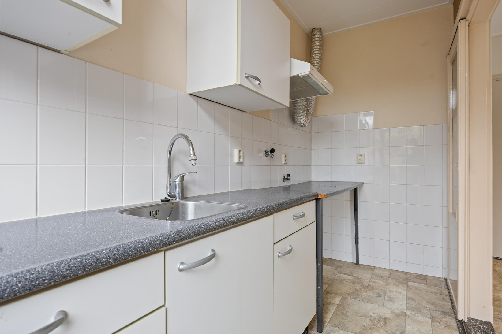 Tussenwoning te koop: Beatrixstraat 26, Waalwijk