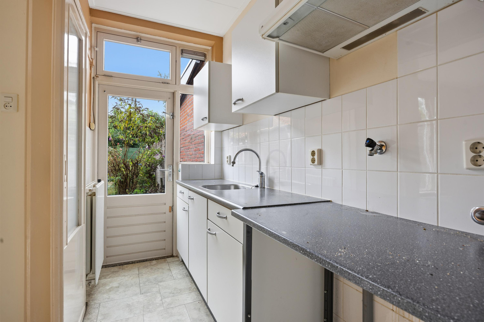 Tussenwoning te koop: Beatrixstraat 26, Waalwijk
