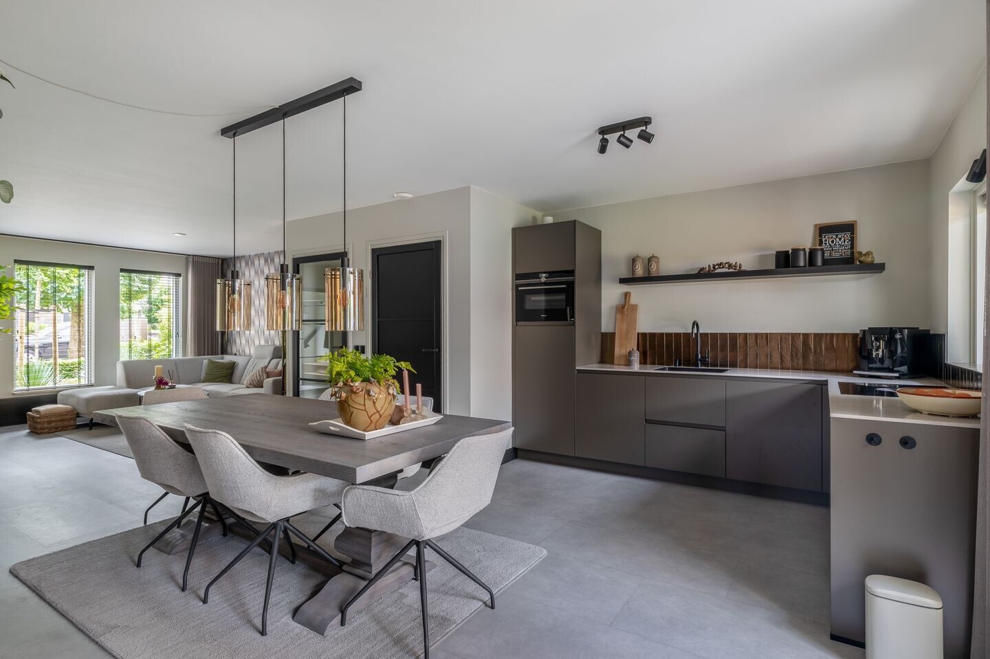 Hoekwoning te koop: Marga Klompéstraat 93, Waalwijk