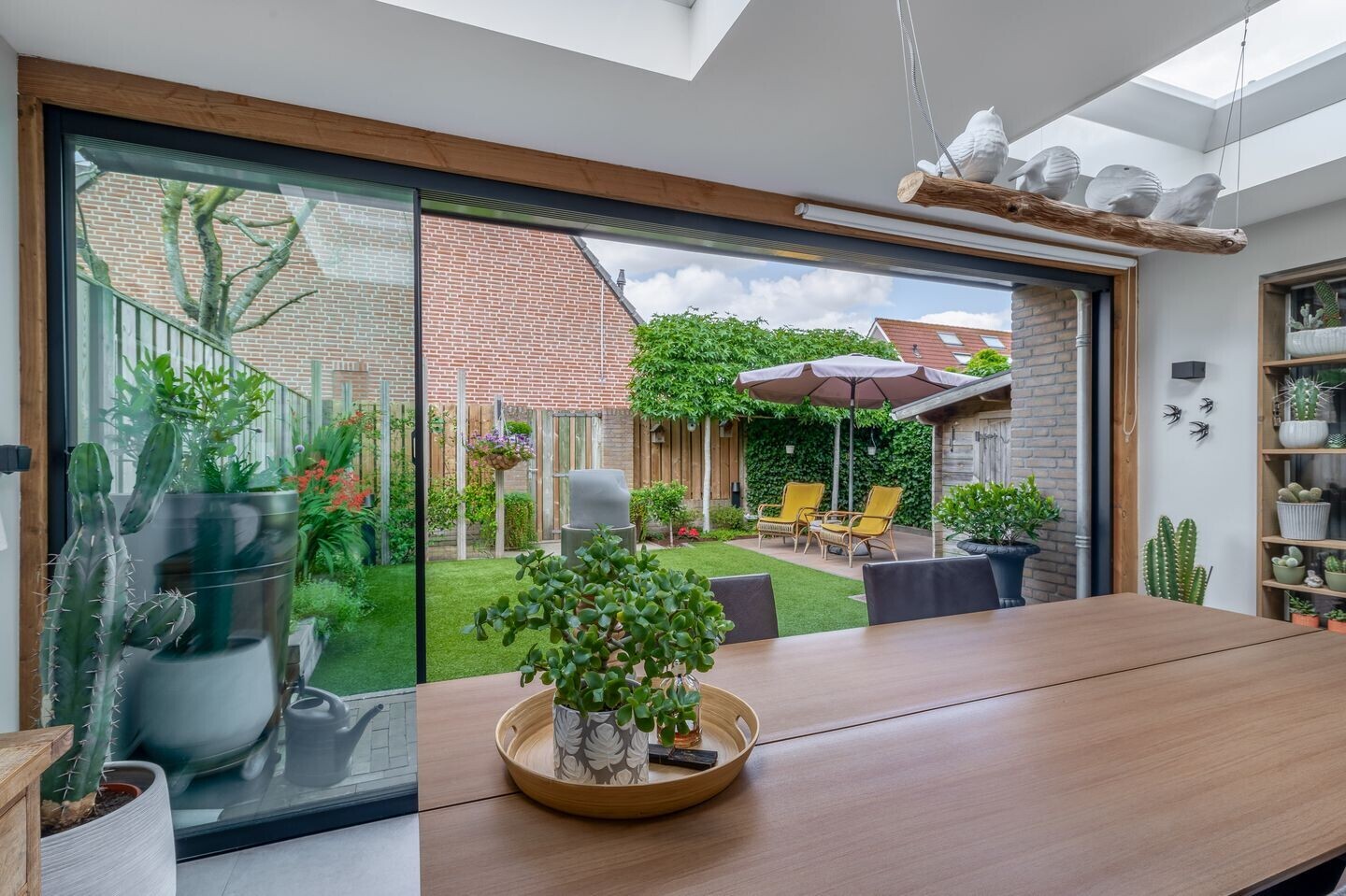Hoekwoning te koop: Marga Klompéstraat 93, Waalwijk