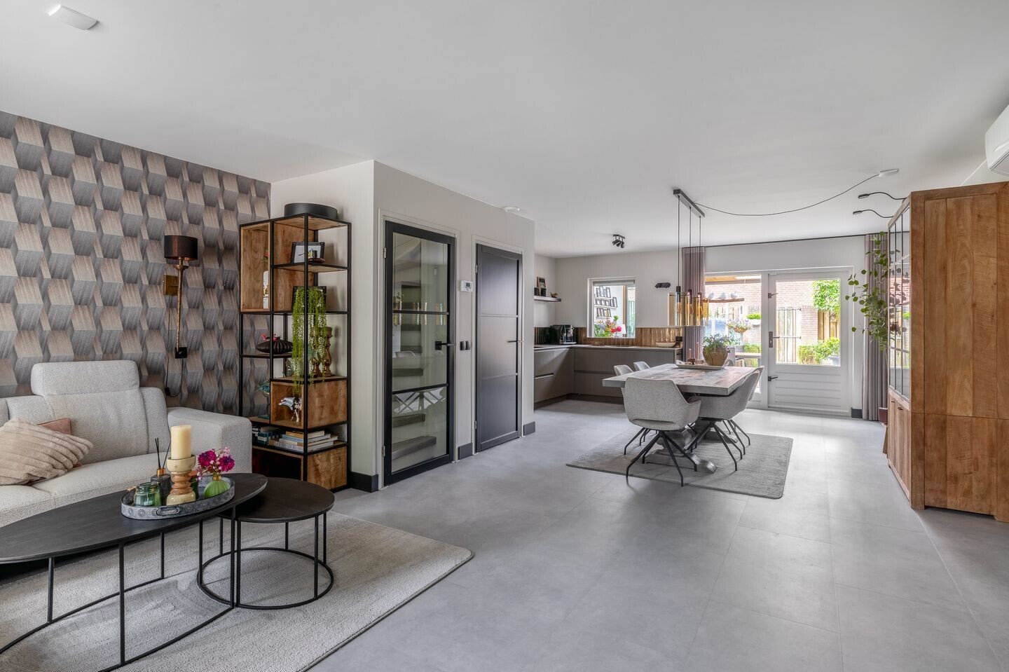 Hoekwoning te koop: Marga Klompéstraat 93, Waalwijk