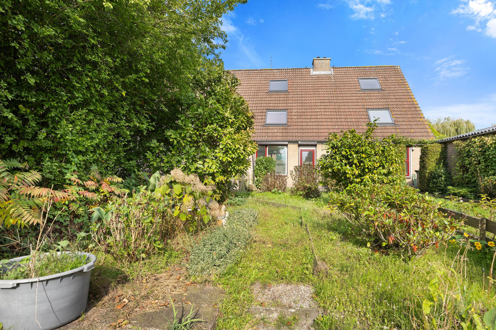 Tussenwoning te koop: Pastoor van der Zijlestraat 38, Waalwijk