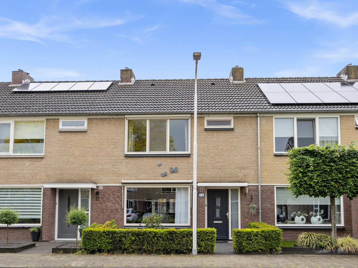 Tussenwoning te koop: Mr. Luybenstraat 3, Waalwijk