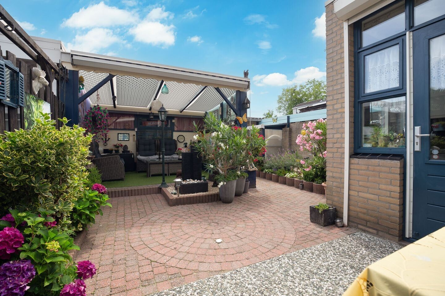 Tussenwoning te koop: Vuurdoornhof 4, Waalwijk
