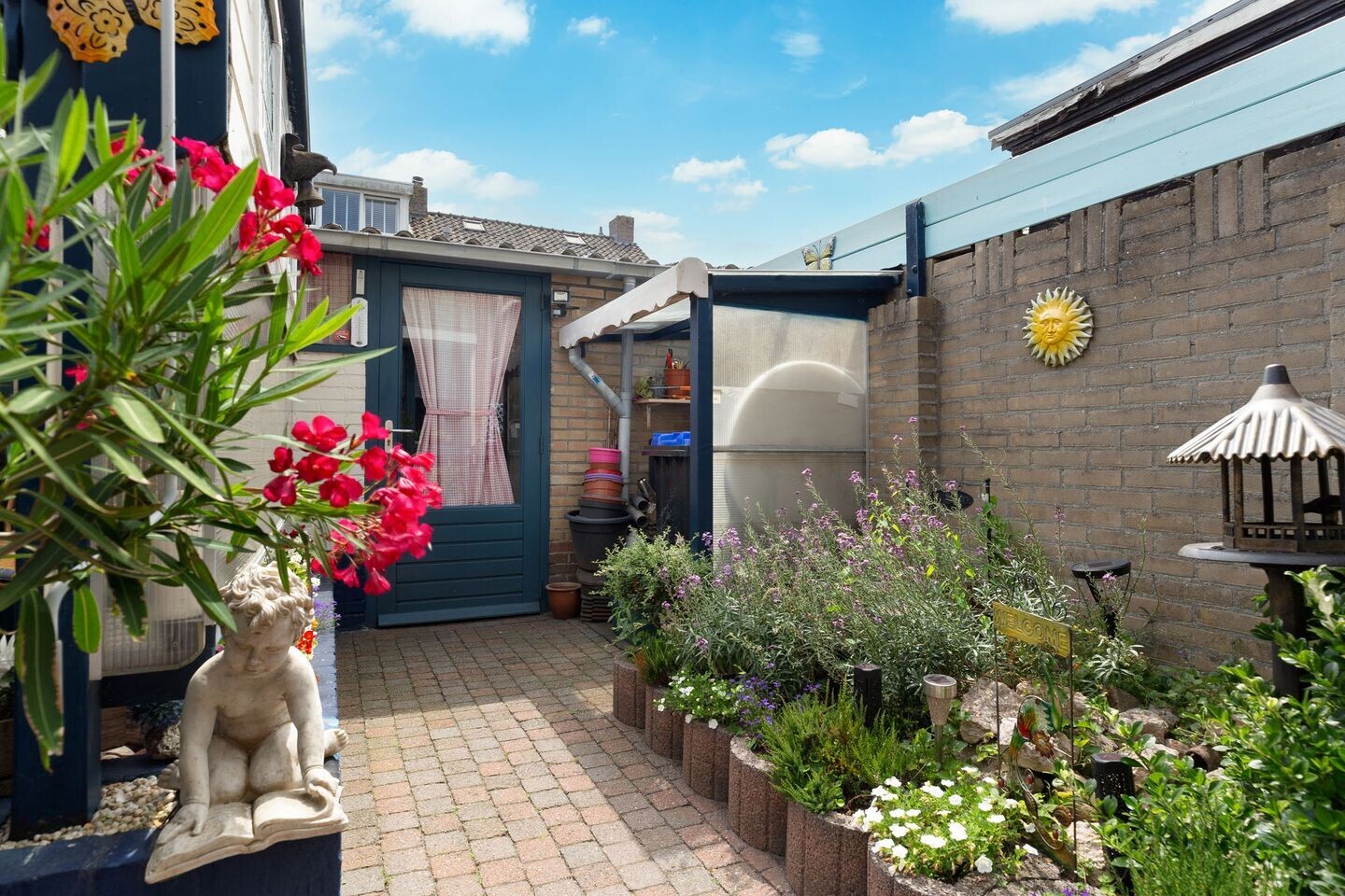 Tussenwoning te koop: Vuurdoornhof 4, Waalwijk