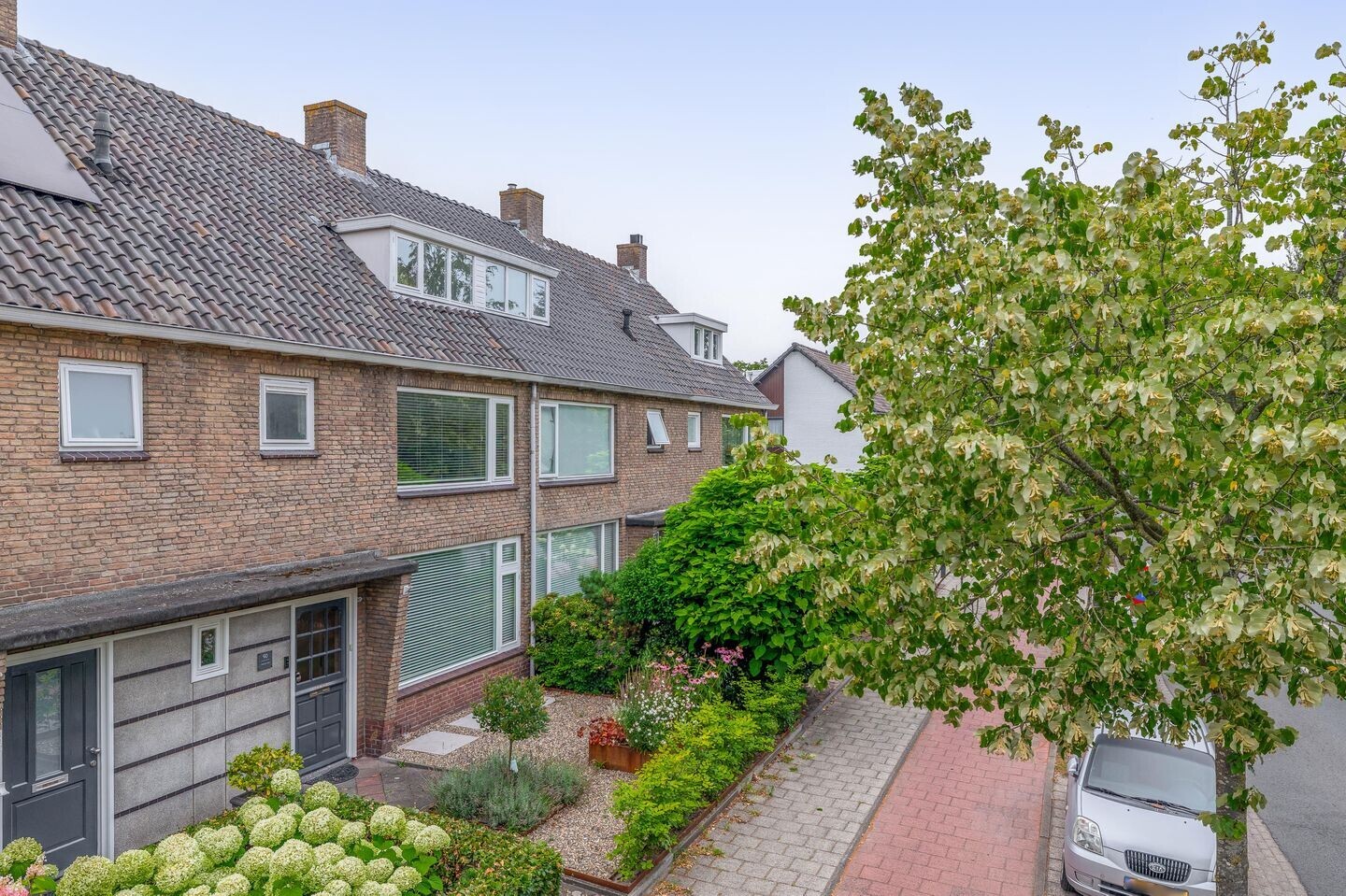 Tussenwoning te koop: Burgemeester Smeelelaan 90, Waalwijk
