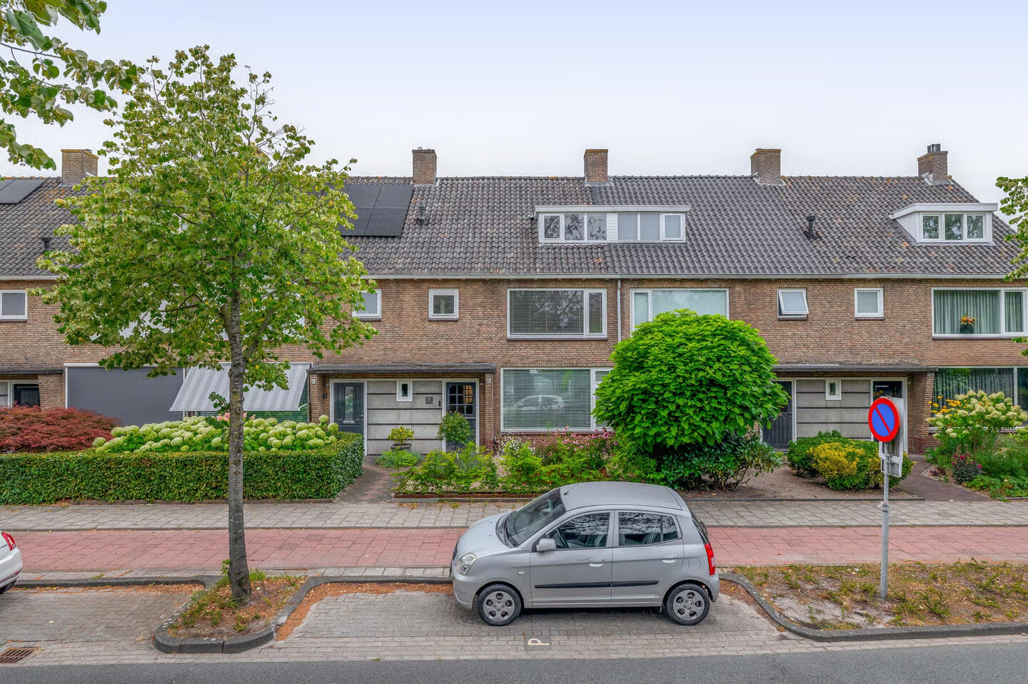 Tussenwoning te koop: Burgemeester Smeelelaan 90, Waalwijk
