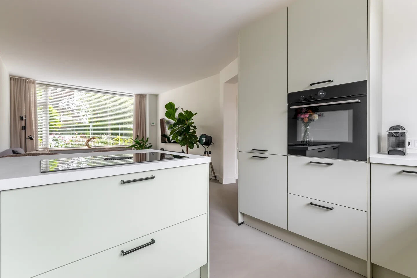 Tussenwoning te koop: Burgemeester Smeelelaan 90, Waalwijk