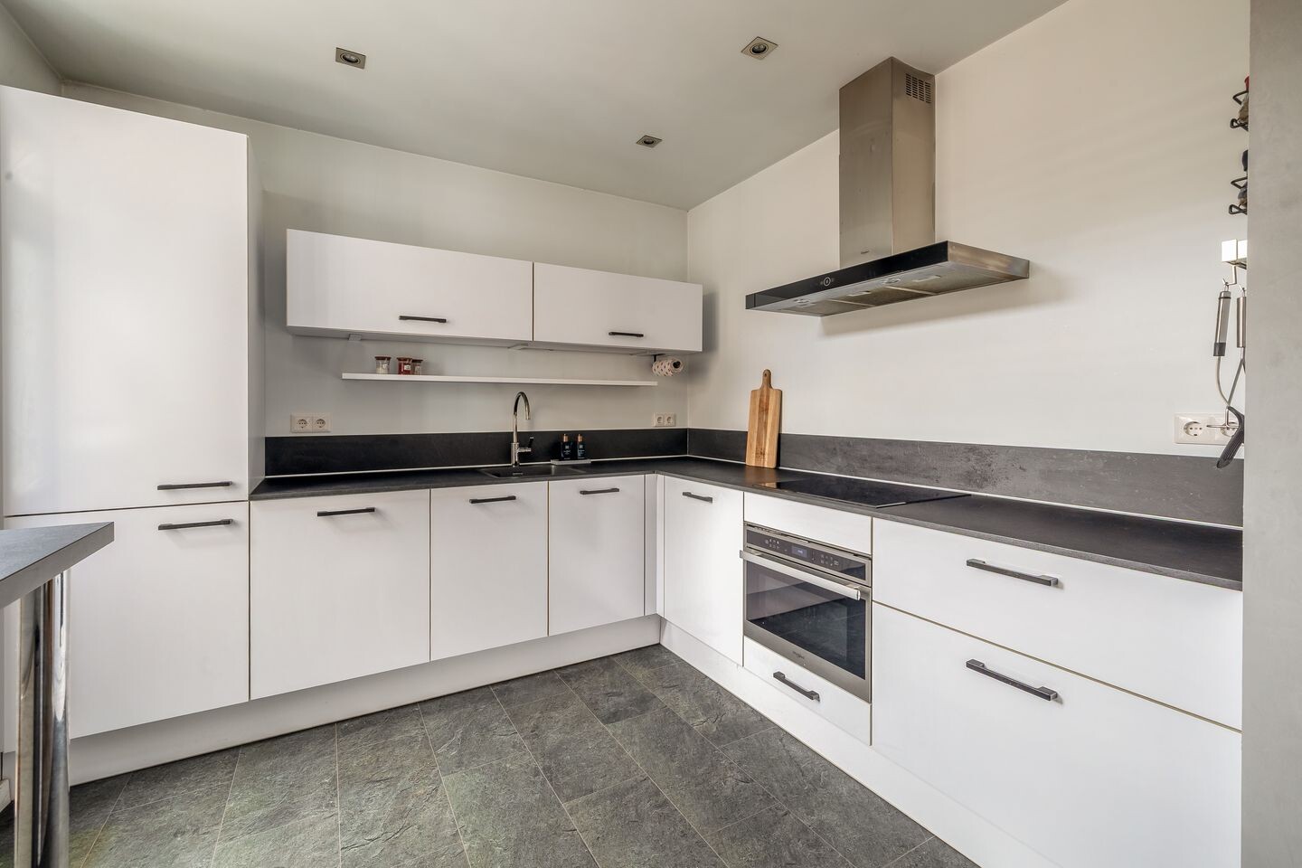Tussenwoning te koop: Jacob Obrechtpark 16, Waalwijk