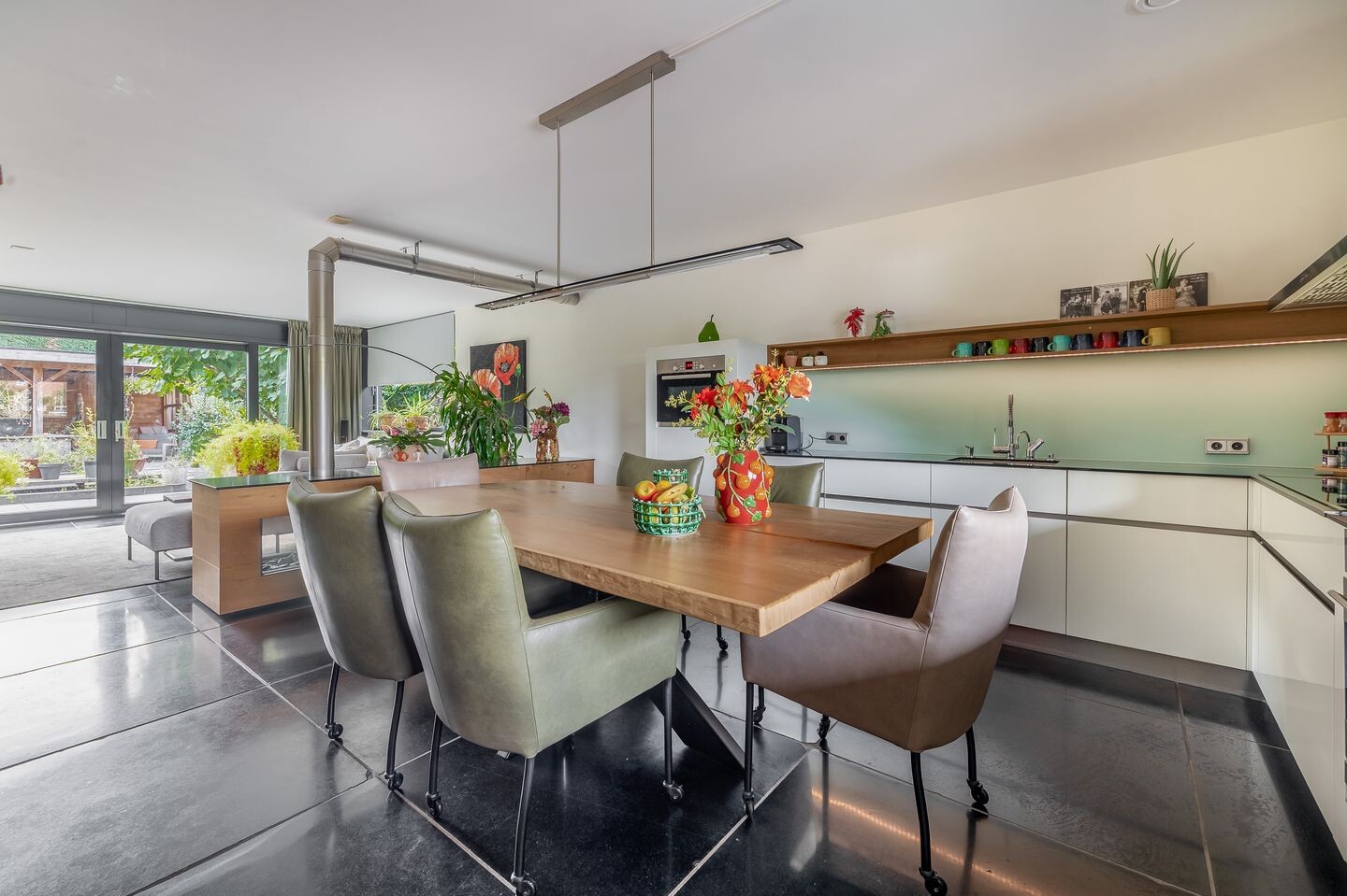 Twee-onder-één-kap te koop: Villa Waterviolier 15, Waalwijk