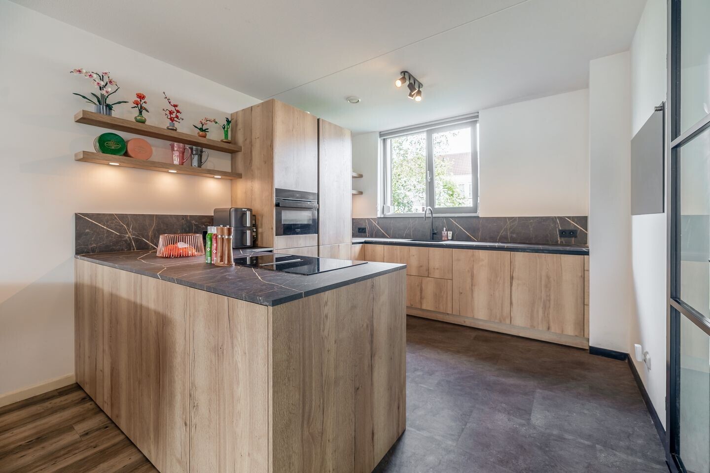 Tussenwoning te koop: Joep Naninckstraat 3, Waalwijk