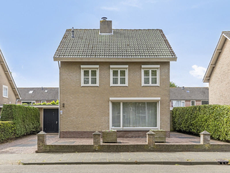 Twee-onder-één-kap te koop: Bachstraat 16, Drunen