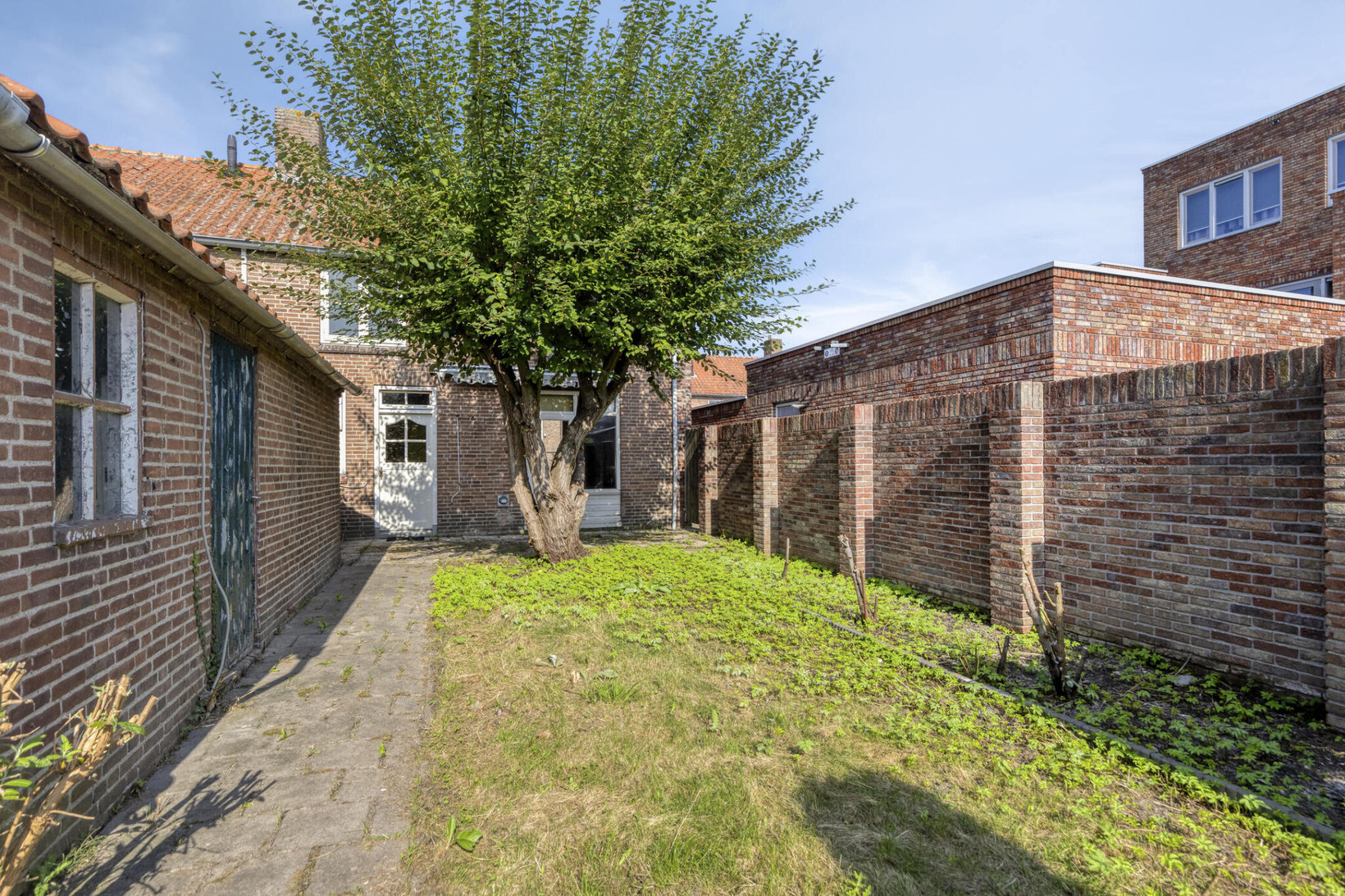 Hoekwoning te koop: Adrianus Loeffstraat 8, Oudheusden