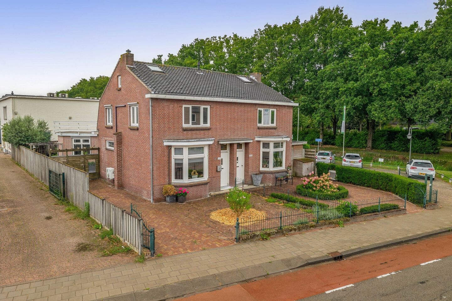 Twee-onder-één-kap te koop: Heistraat 213, Sprang-Capelle