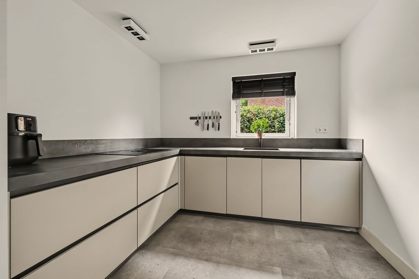 Hoekwoning te koop: Wilhelminastraat 1, Waspik