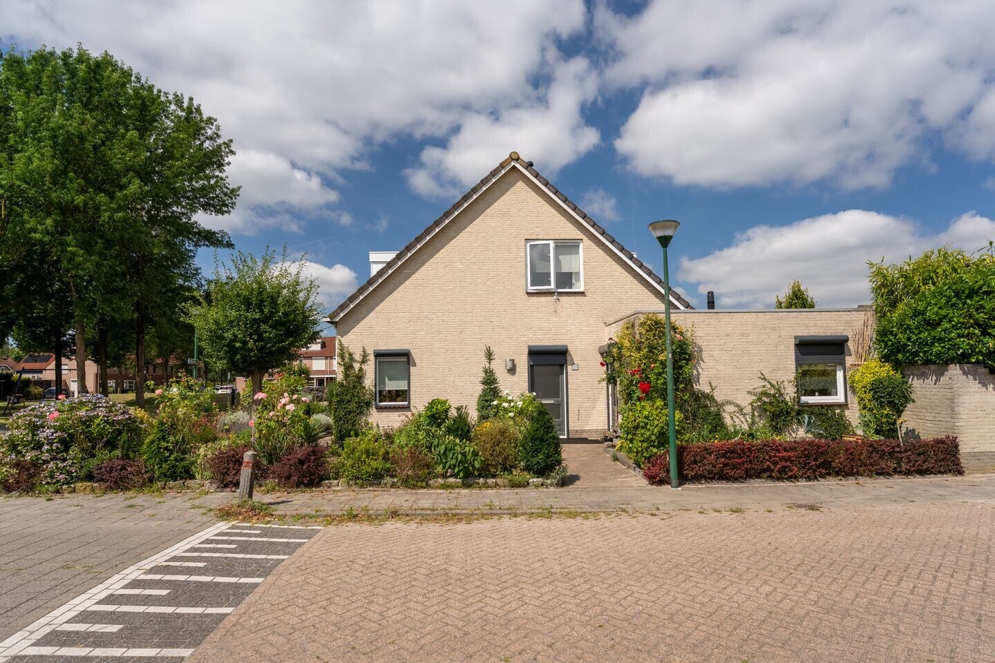 Hoekwoning te koop: Merwede 37, Kaatsheuvel