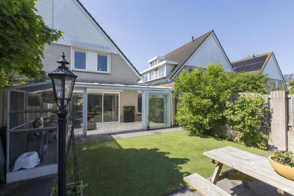 Tussenwoning te koop: Schrijverstraat 9, Loon Op Zand
