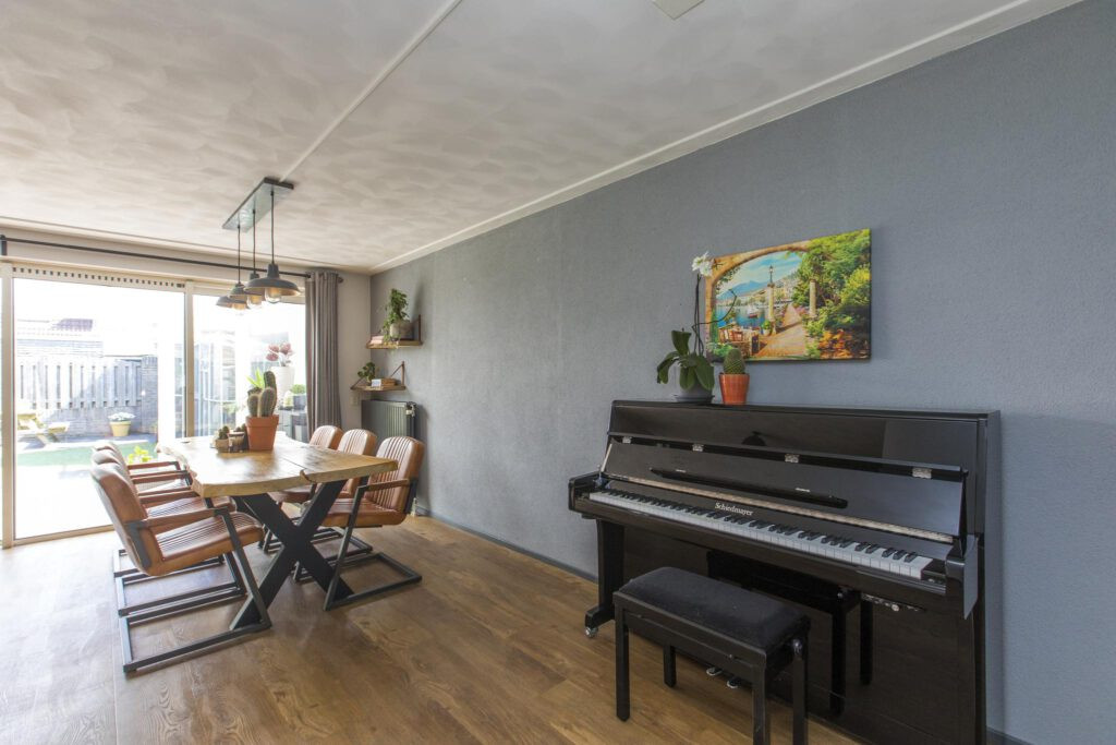 Tussenwoning te koop: Schrijverstraat 9, Loon Op Zand