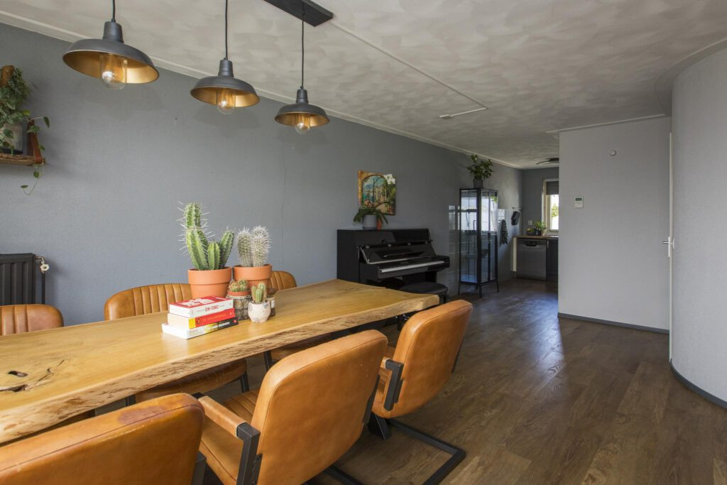 Tussenwoning te koop: Schrijverstraat 9, Loon Op Zand
