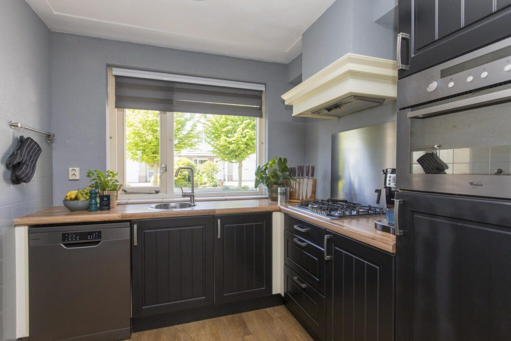 Tussenwoning te koop: Schrijverstraat 9, Loon Op Zand