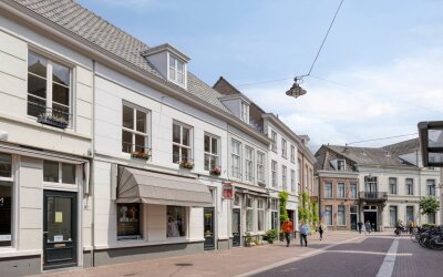 Achter het. 14