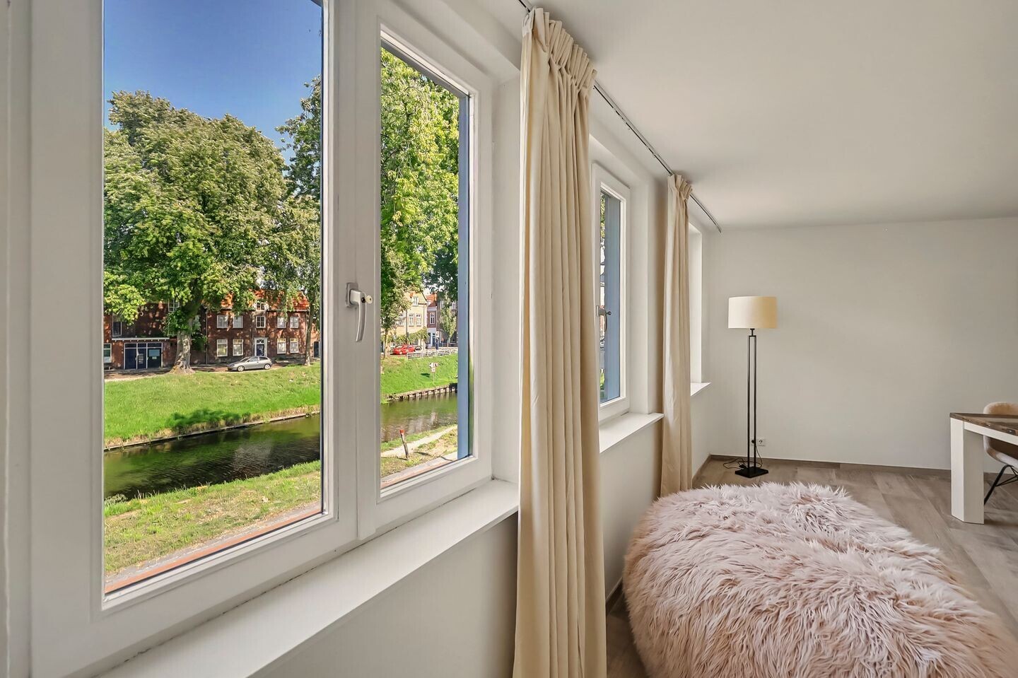 Tussenwoning te koop: Zuid Willemsvaart 235, 'S-Hertogenbosch