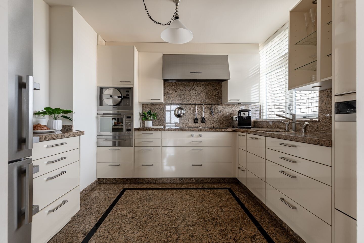 Appartement te koop: vergiliuslaan 122, 'S-Hertogenbosch
