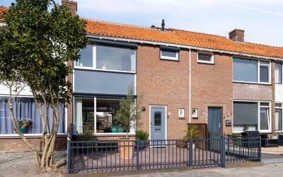 van der Hoopstraat 19