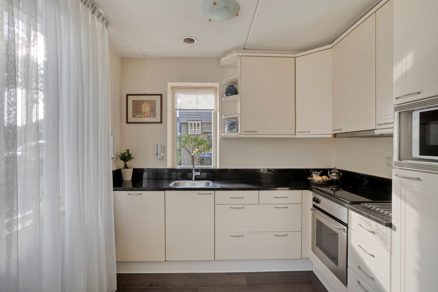 Tussenwoning te koop: Anna van Asseldonkhof 14, 'S-Hertogenbosch