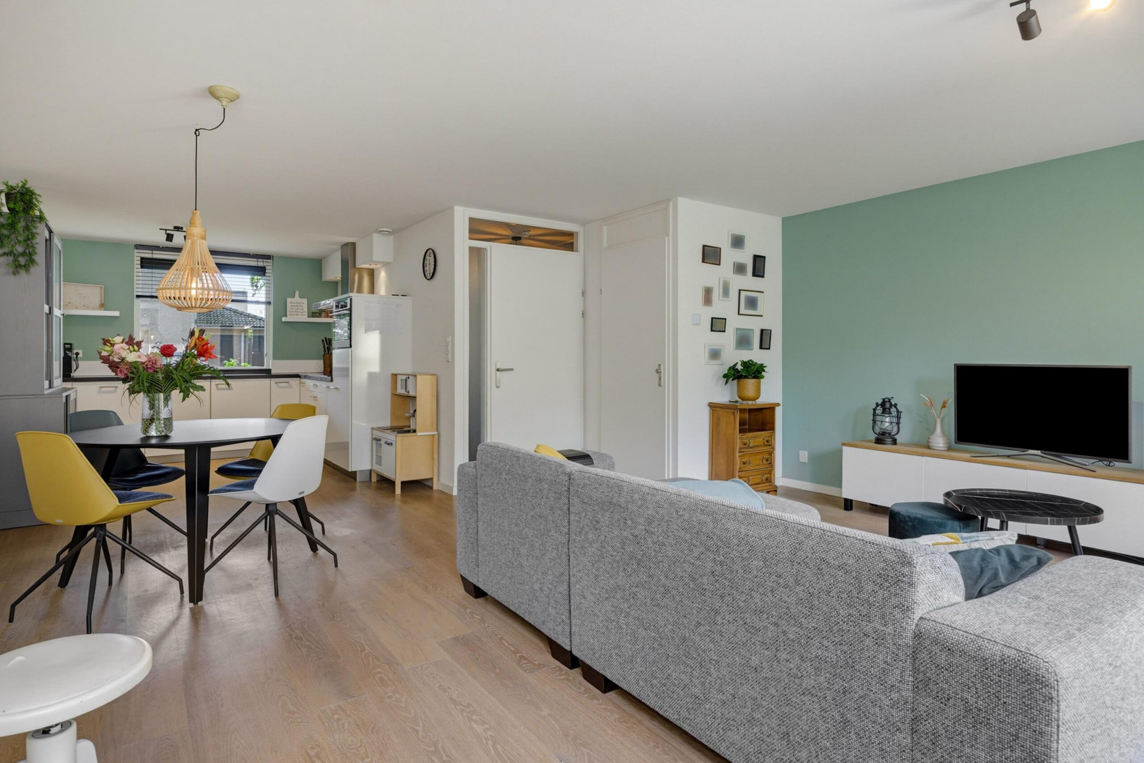 Tussenwoning te koop: Oosteinderweg 115, Rosmalen