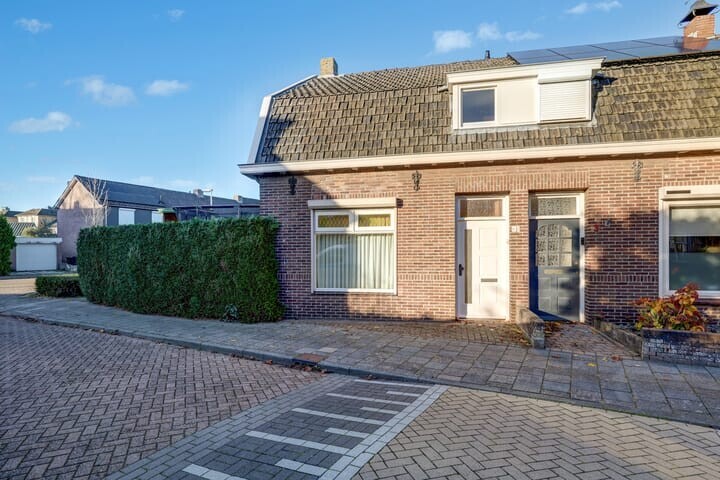 Twee-onder-één-kap te koop: Torenstraat 1, Vlijmen