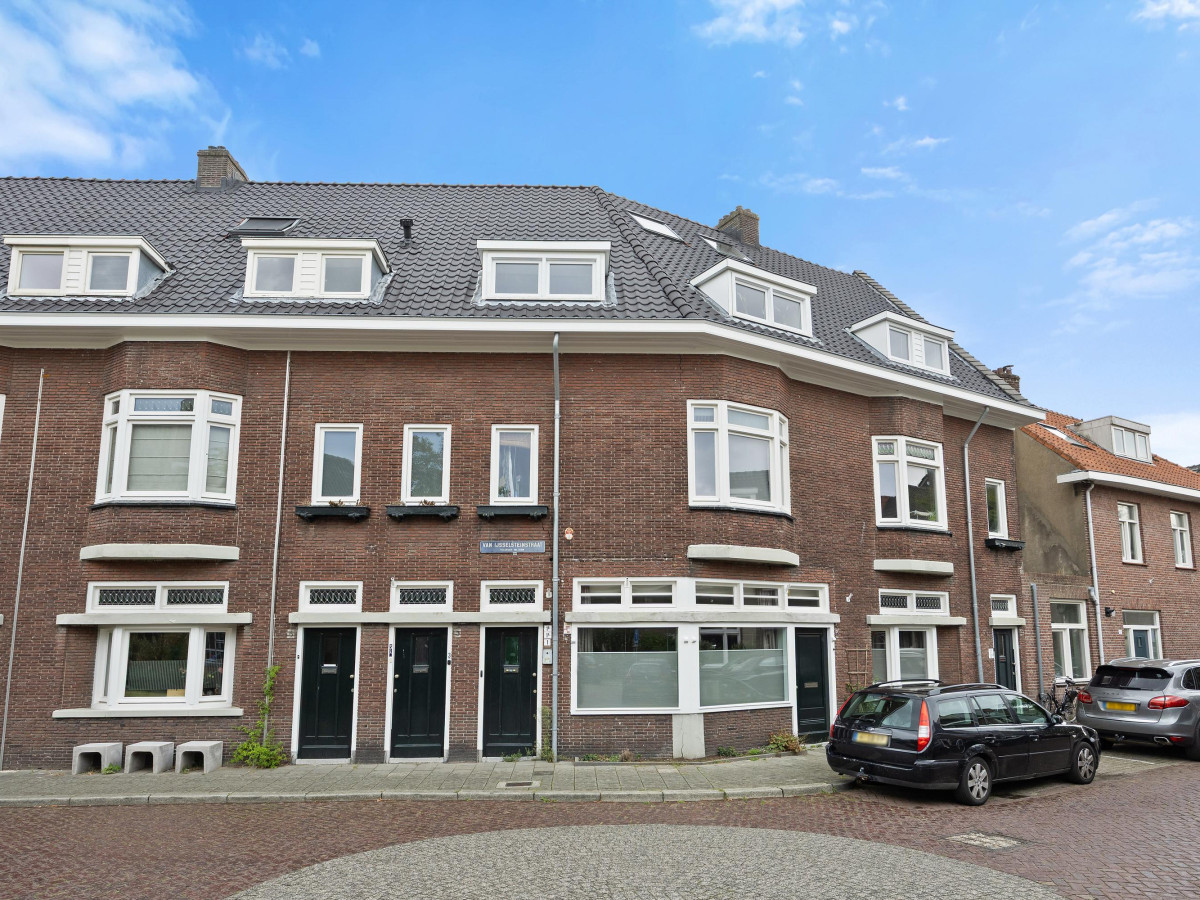 Tussenwoning te koop: Theodoor van Thuldenstraat 18, Vlijmen