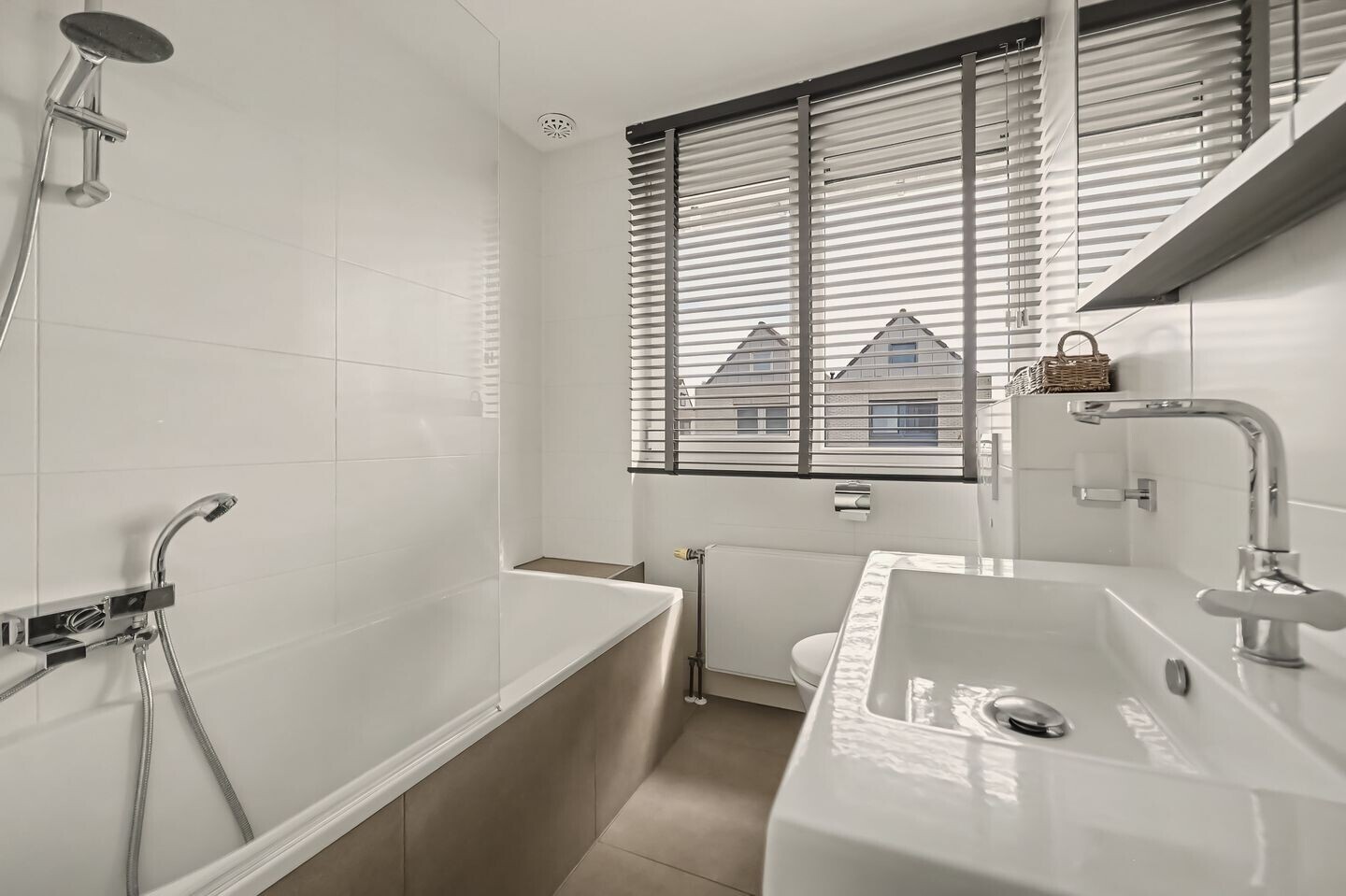 Tussenwoning te koop: Ambrosiushof 31, Haarsteeg