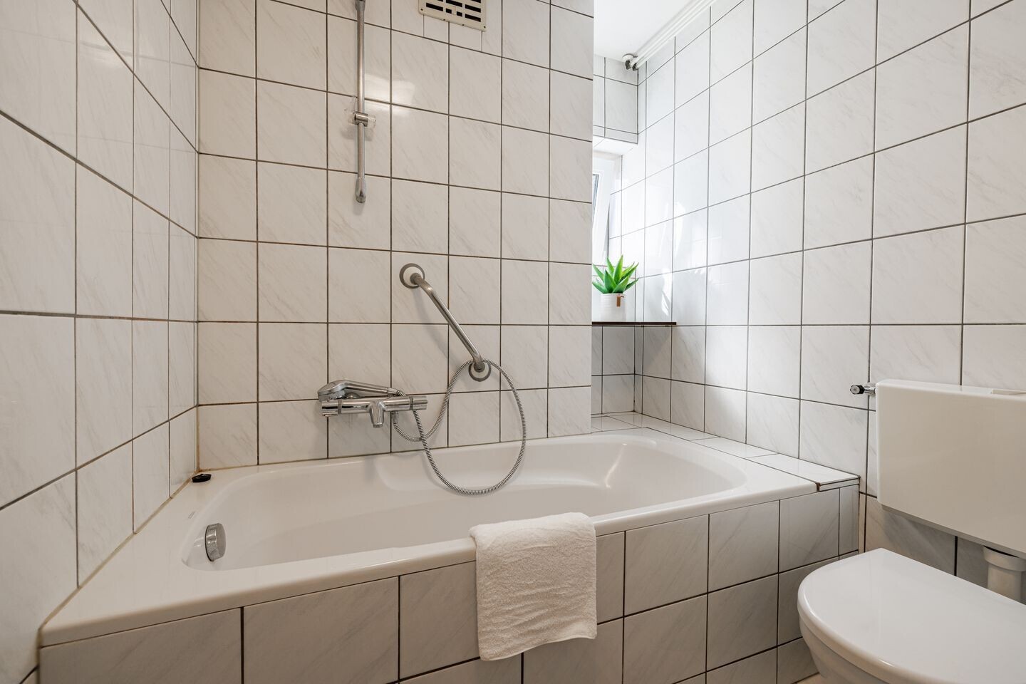 Twee-onder-één-kap te koop: neptunusstraat 38, Berlicum