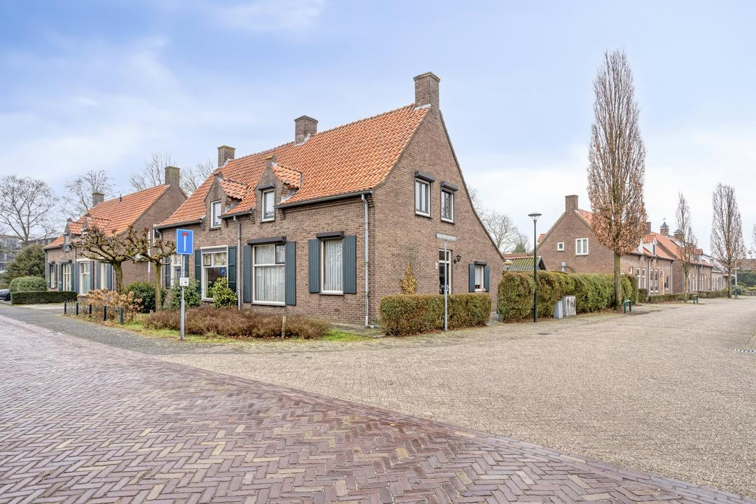 Twee-onder-één-kap te koop: Oegstgeestsestraat 16, Berlicum