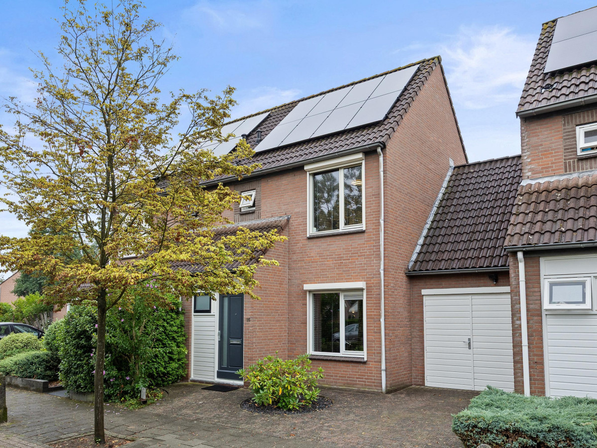 Twee-onder-één-kap te koop: Bernhardstraat 16, Berlicum