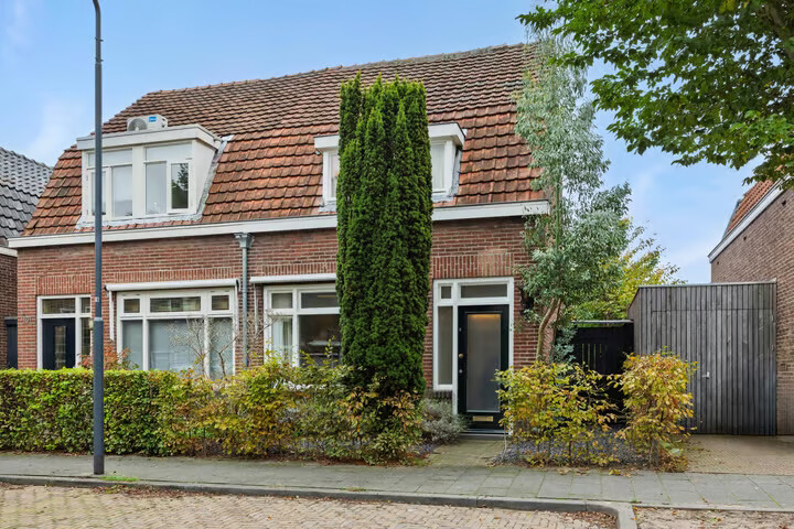 Twee-onder-één-kap te koop: Theresialaan 103, Vught