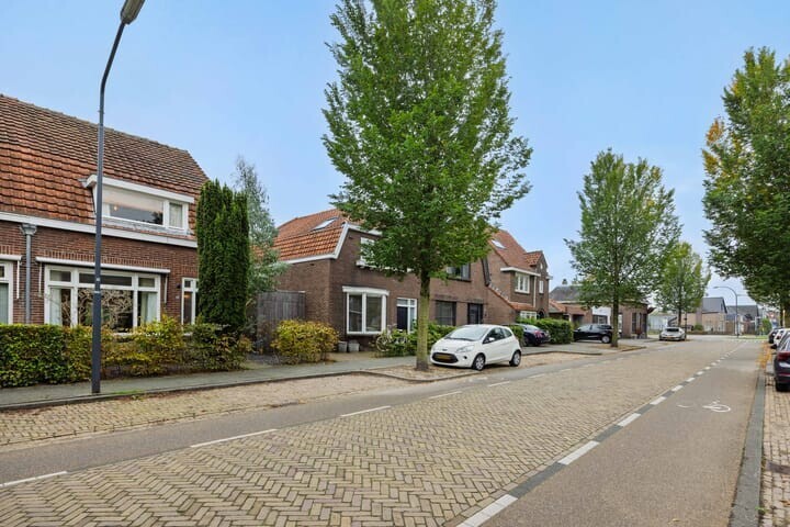 Twee-onder-één-kap te koop: Theresialaan 103, Vught