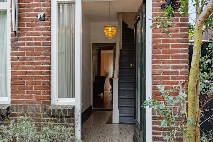 Twee-onder-één-kap te koop: Theresialaan 103, Vught