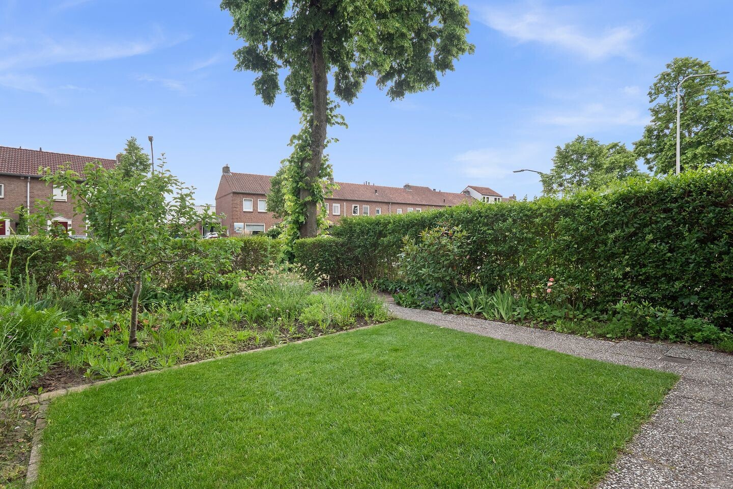Tussenwoning te koop: Michiel de Ruyterweg 165, Vught