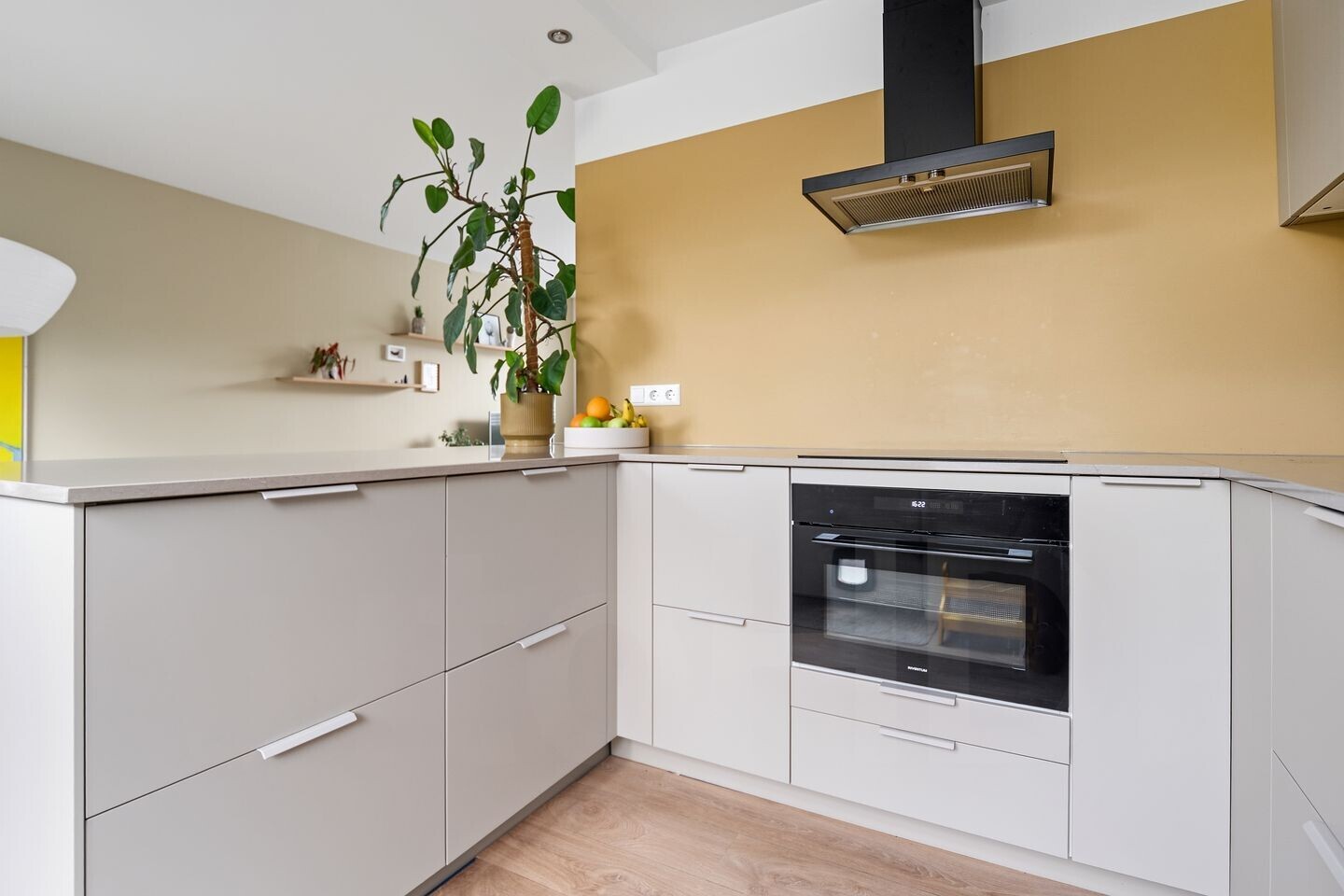 Tussenwoning te koop: Michiel de Ruyterweg 165, Vught