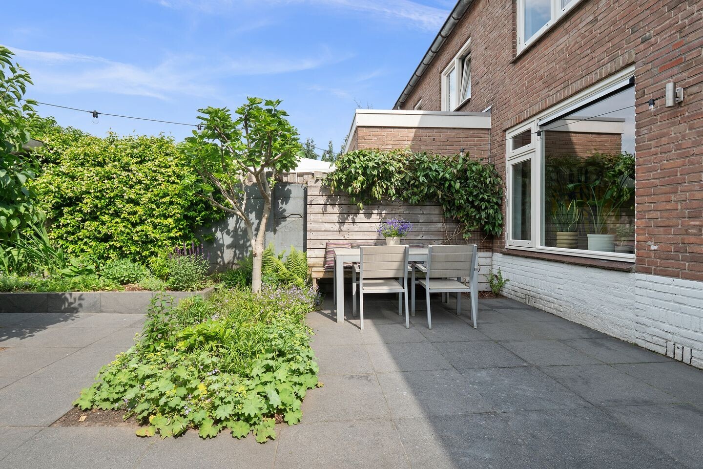 Tussenwoning te koop: Michiel de Ruyterweg 165, Vught