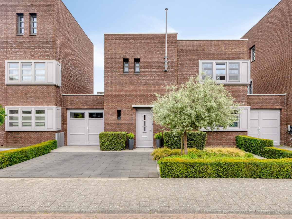 Hoekwoning te koop: Middenveld 17, Den Dungen