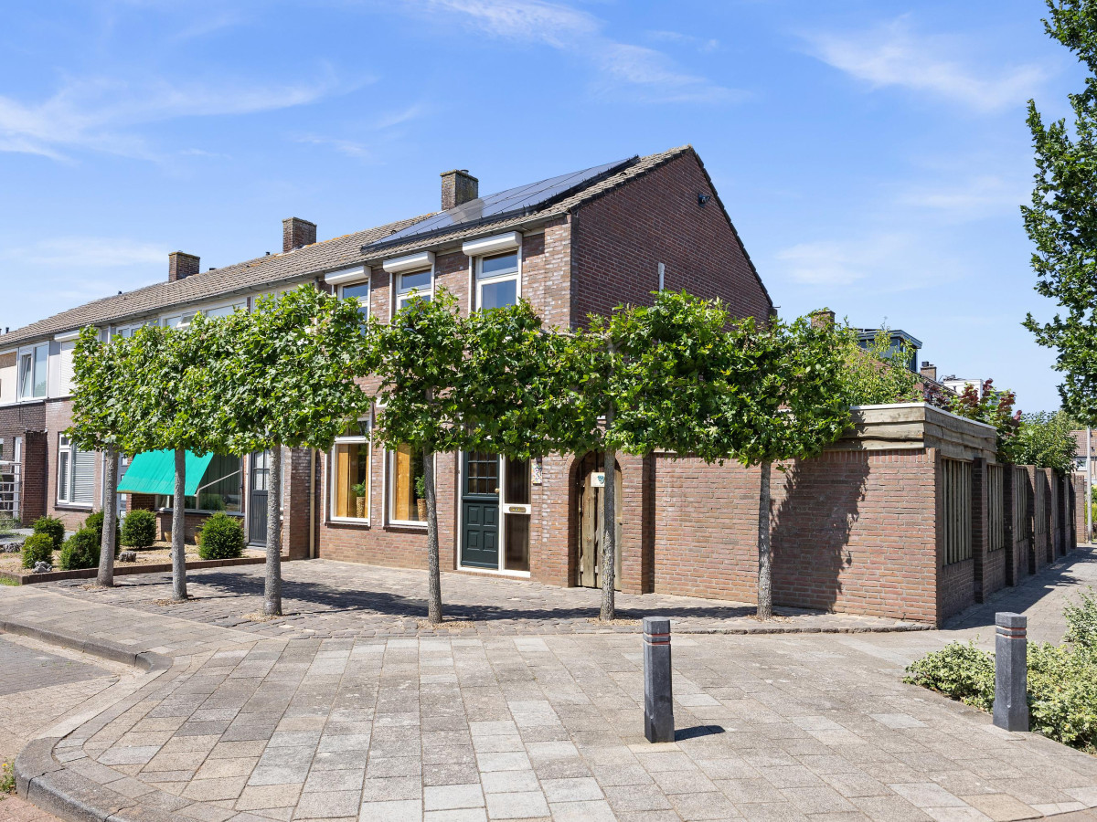 Twee-onder-één-kap te koop: Gasthuisstraat 2, Gemonde