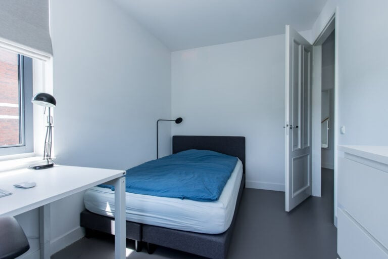 Tussenwoning te koop: Johanna Westerdijklaan 20, Zaltbommel