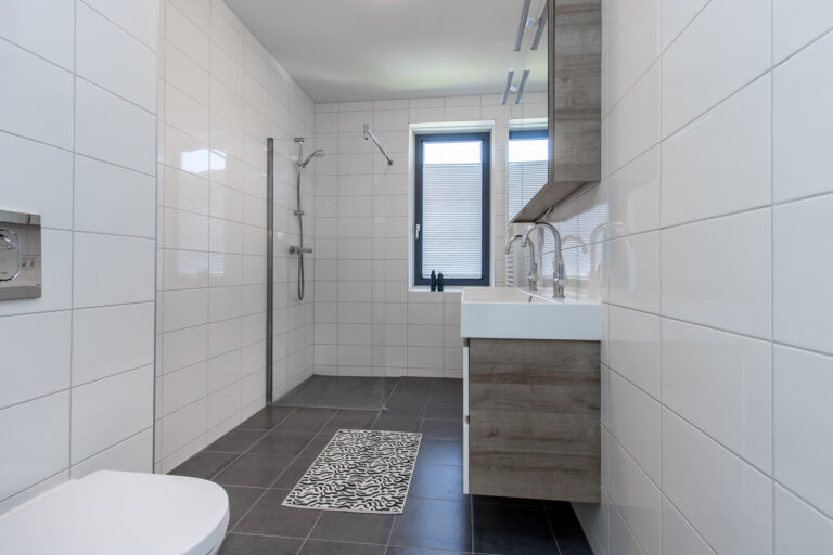 Tussenwoning te koop: Johanna Westerdijklaan 20, Zaltbommel